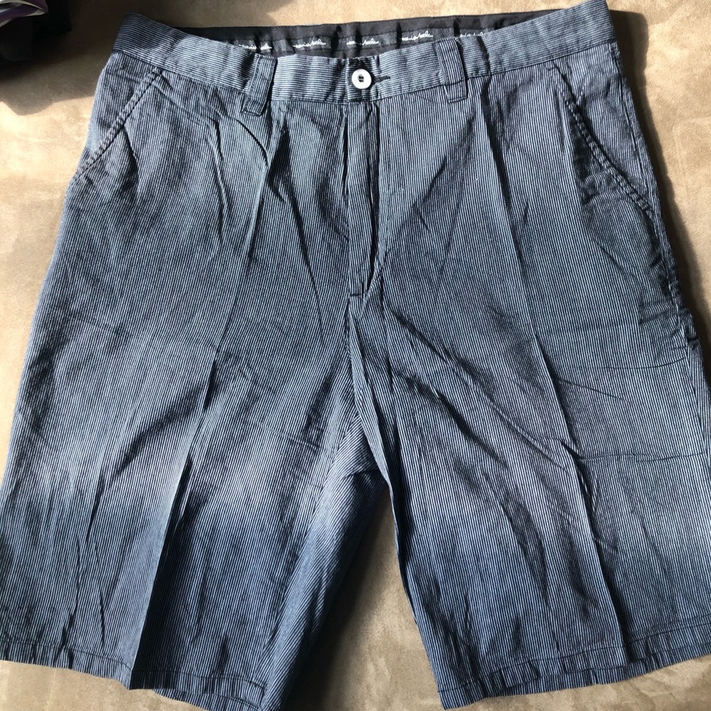 Travis Mathew golf shorts black large